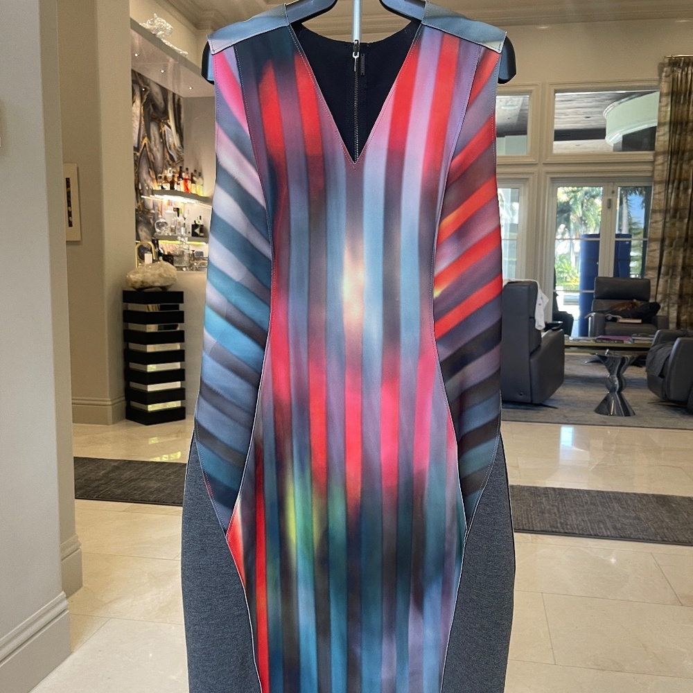 Elie Tahari - Red, Grey, Blue,  & Red Ombre Printed Sleeveless Sheath Dress Sz10